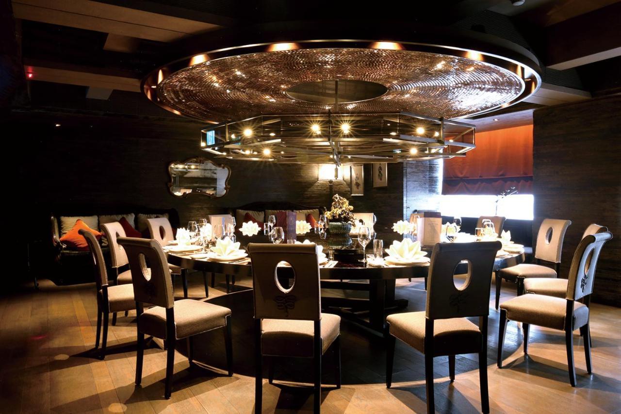 Palais De Chine Hotel Taipei Dış mekan fotoğraf The interior of a restaurant in the Grand Hyatt Hotel, Mumbai